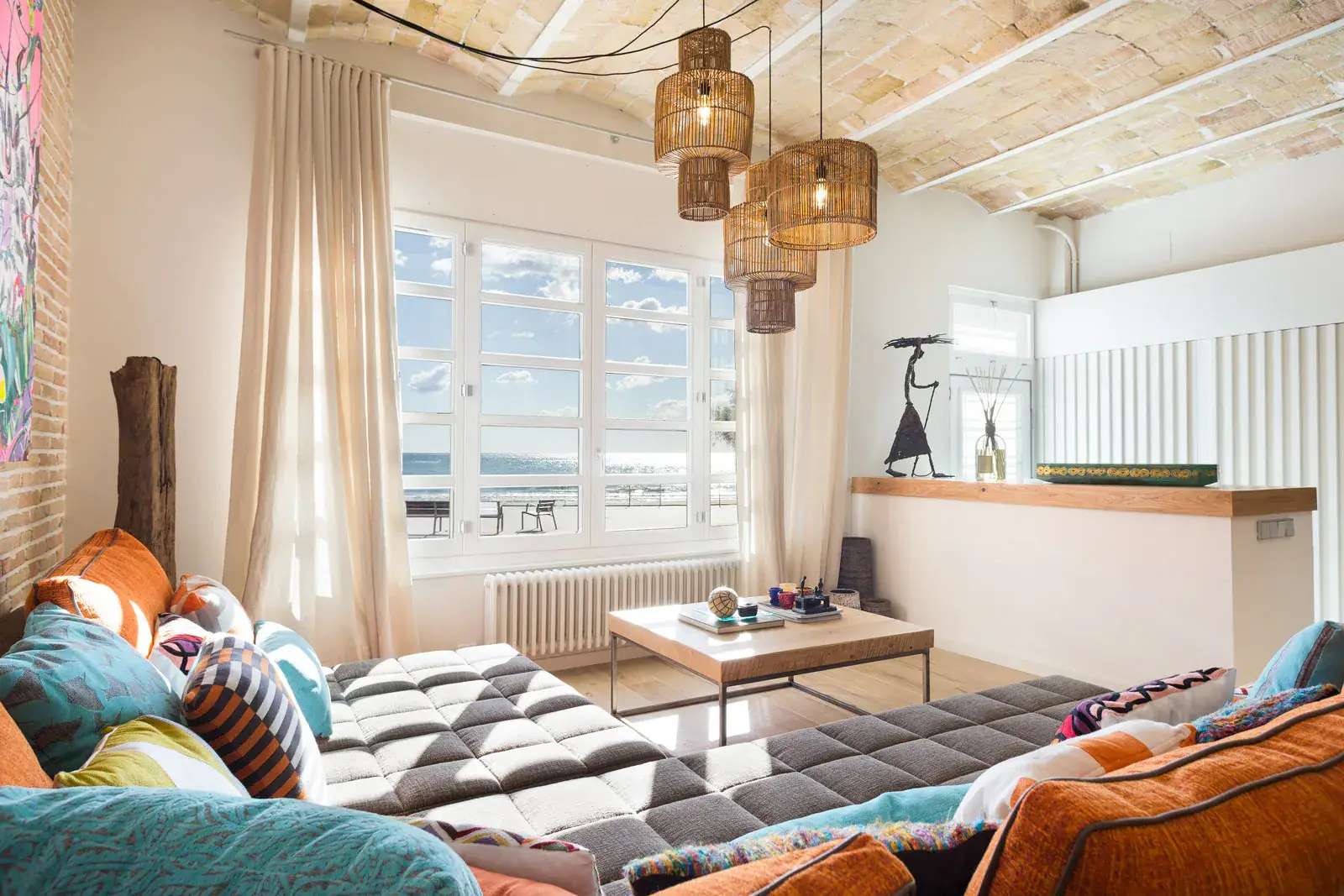 Loft estilo industrial del proyecto de interiorismo en Sitges